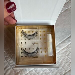 Battington Elegant Black False Eyelashes with Adhesive